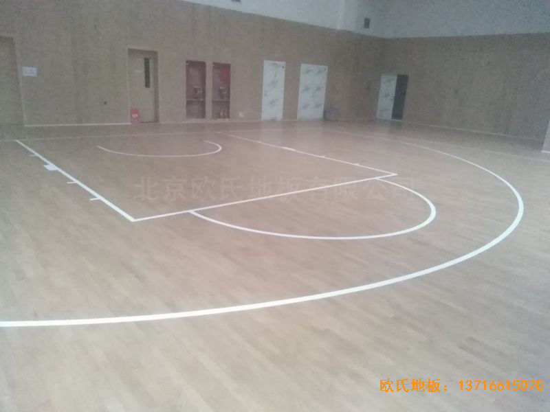 青島黃島區(qū)濱海街道中心小學(xué)體育木地板安裝案例