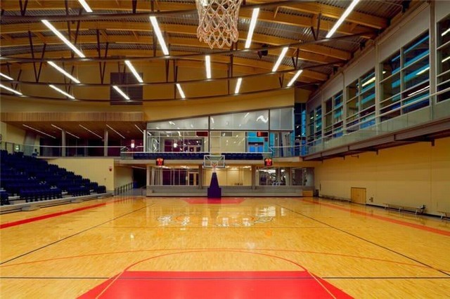 看情況?!運(yùn)動(dòng)木地板翻新Or更換?