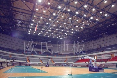 活動中心鋪了運動木地板，受大媽們追捧