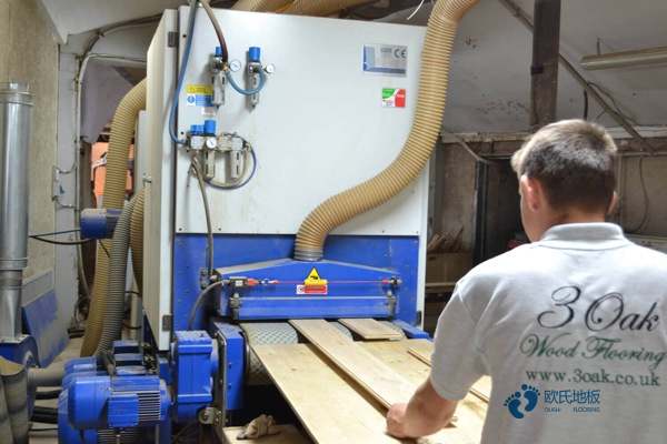 學校籃球場地地板哪種比較好