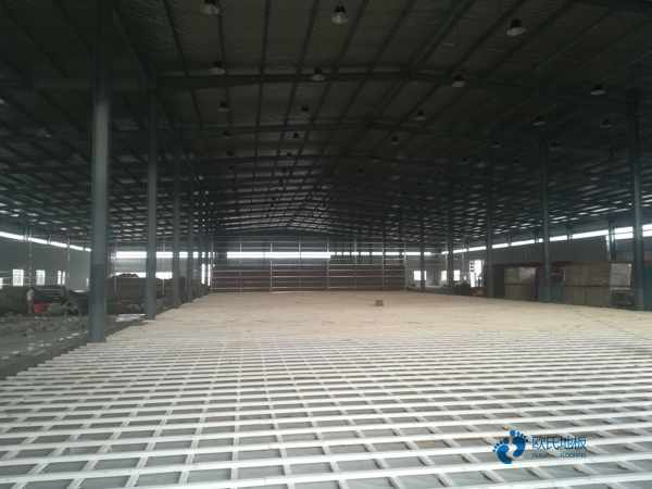 那里有體育籃球木地板多少錢(qián)能下來(lái)