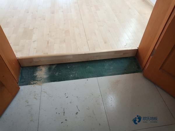 尋求籃球體育地板大概多少錢