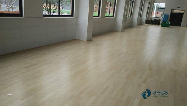 室內(nèi)運(yùn)動(dòng)木地板怎么選