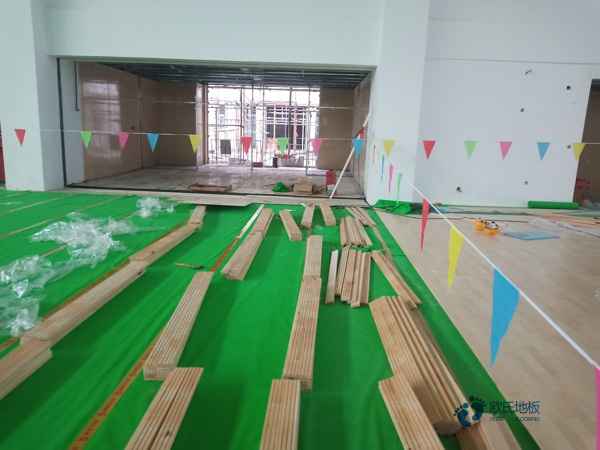 尋求籃球體育地板價(jià)格行情