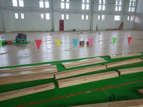 尋求籃球體育地板價(jià)格行情