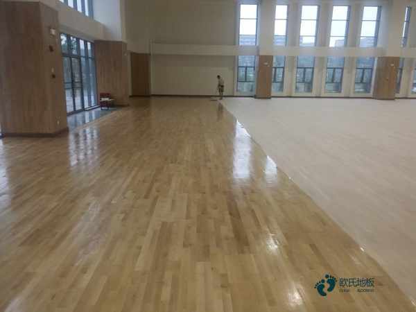 學校籃球體育地板多少錢