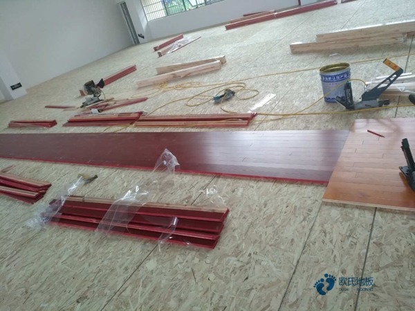 優(yōu)惠的體育地板的參數(shù)