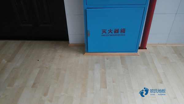 好用的籃球體育地板免費(fèi)送樣品