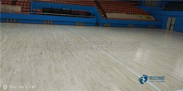 懸浮籃球運動木地板滑怎么辦