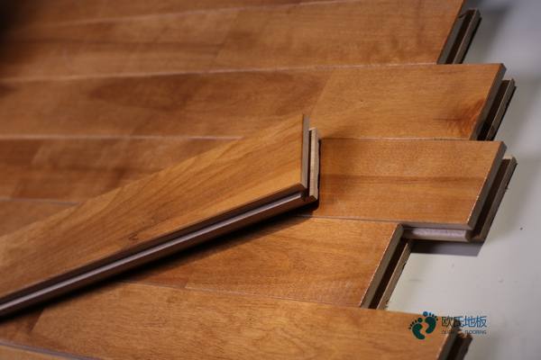 學(xué)校籃球場(chǎng)木地板適合籃球館嗎2