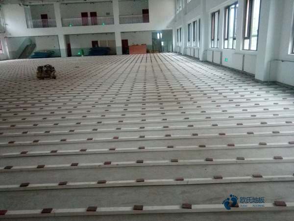 學?；@球場地地板特性3