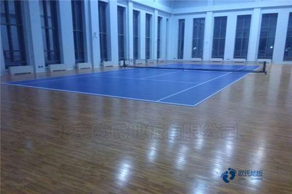 國(guó)產(chǎn)體育運(yùn)動(dòng)地板施工團(tuán)隊(duì)1