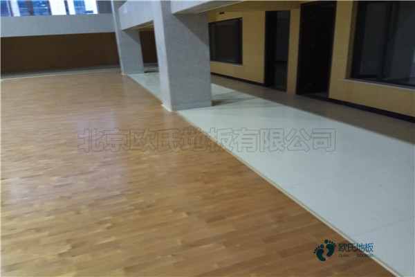 國標(biāo)籃球體育地板施工隊3