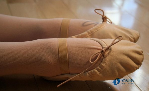 國標(biāo)運(yùn)動(dòng)籃球地板施工步驟2