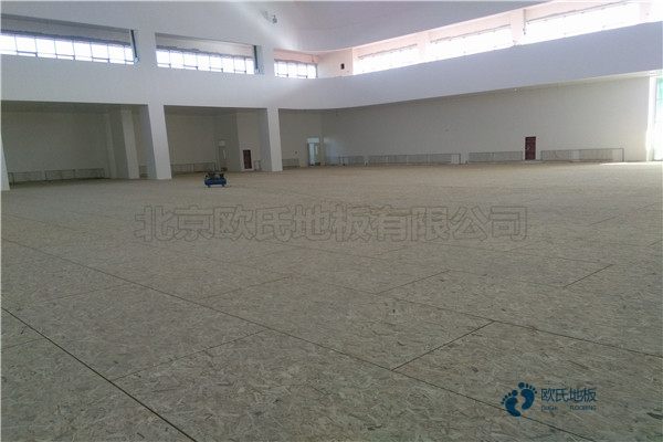 國產(chǎn)運動型木地板施工3