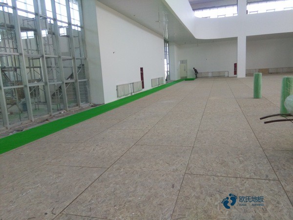 國產(chǎn)運動型木地板施工2