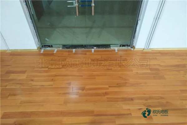 室內(nèi)運動木地板維修